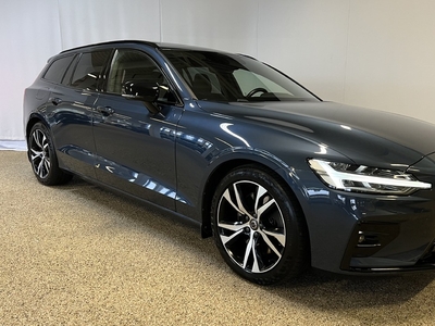 Volvo V60T5 R-Design, Klimatpaket, Panoramaglastak, Parkeringssensor fram bak, Harman Kardon Högtalare, Smartphone Integration 2019, Kombi