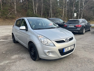 Hyundai i20 1.2 77hk 15200 mil Nybesiktigad Nyservad 1 ägare