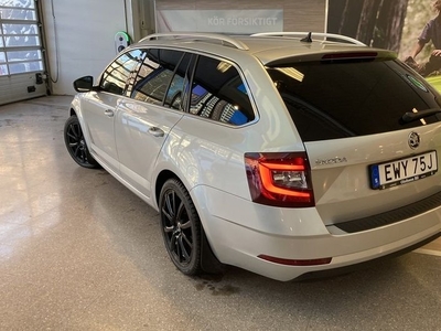 Skoda OctaviaSTYLE 2,0TDI 150 AUT DRAG VÄRMARE SoV HJUL 2020, Kombi