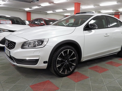 Volvo S60 Cross Country D4 AWD Summum S&V Hjul kamera Harman Kardon Dragkrok