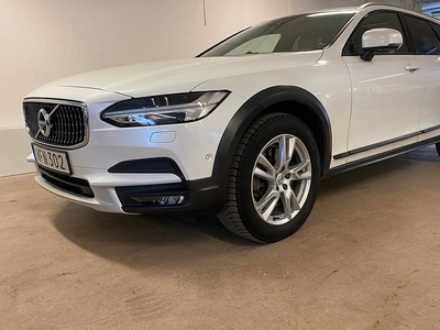 Volvo V90Cross Country D5 AWD Inscription Pro B&W Luft Pano 2017, Kombi