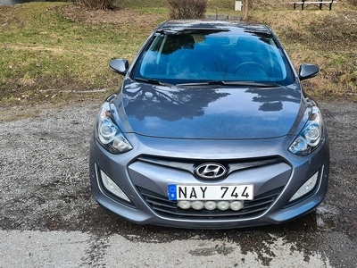 Hyundai i30 1.6 GDI 5d 135hk Premium pkt Nybes En brukare