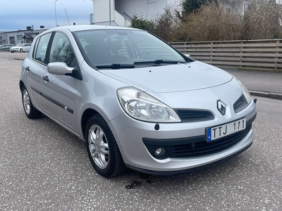 Renault Clio 1.4/ 5-dörrars Halvkombi/ Besiktigad/ Skattad