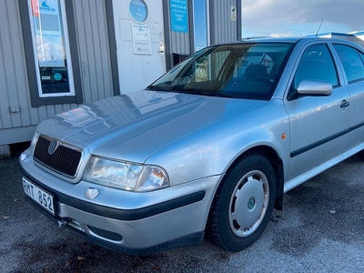 Skoda Octavia1.6 5-dörr PÅSKFYNDA Billig i drift Drag Nybesiktigad 2000, Halvkombi