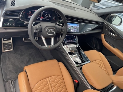 Audi Q8 RS med Acropovitch system