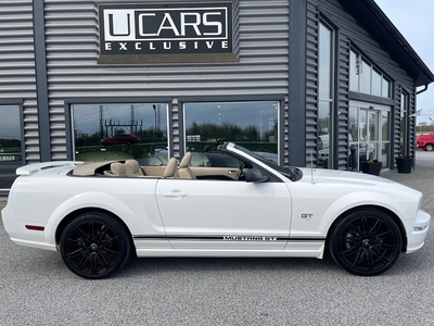 Ford Mustang GT Cabriolet / 4.6L V8 / 20