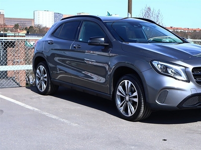 Mercedes-Benz GLA 200d Navi Dragkrok S/V-hjul Backkamera