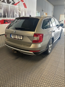 Skoda Octavia Scout 2.0 TDI 4x4 Premium (aut/d-värmare)-17