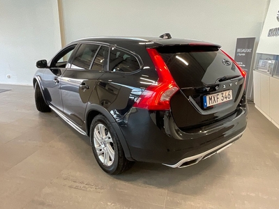 Volvo V60 Cross Country D4 AWD Aut Summum Takl. Läder Drag