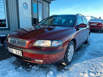 Volvo V70 2.4 LÅGMIL *NYÅRSFYND*Drag/Fräsch bil i Gott skick*