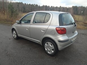 Toyota Yaris 5-dörrar 1.0 VVT-i NYBES. Ej Rost. S+V-Däck