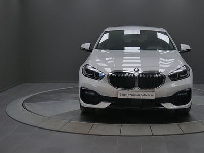 BMW 118 i Sport line / Backkamera/ Hifi / dragkrok NU 6,45%