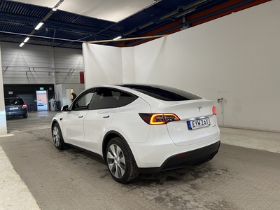 Tesla Model Y Long Range AWD 345hk Svensksåld MOMS AP