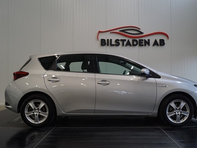 Toyota Auris Hybrid e-CVT 136hk Momsbil Svensksåld