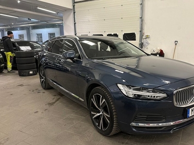 Volvo V90Recharge T6 Momentum AWD Drag Navi VOC PDC 2022, Kombi