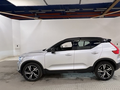 Volvo XC40D4 AWD R-Design VOC Pano H K Navi Drag 360° 2018, SUV