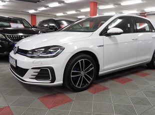 Volkswagen Golf GTE Plug in Hybrid Cockpit kamera Drag Värmare Plus Euro 6