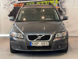 Volvo V50 D5 MOMENTUM AUTOMAT DRAG NY BESIKTAD NY SERVAD