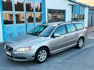 Volvo V70 2.0 F Momentum 14800 mil Fin!