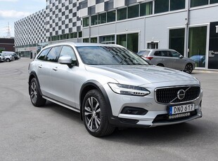 Volvo V90 Cross Country B4 AWD Momentum Läder H/K Drag 1-Äga