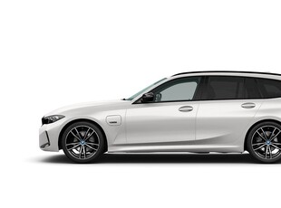 BMW 330e xDrive Touring M Sport / Panorama/ Stop&Go/Dragkrok