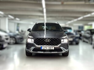 Hyundai Santa Fe PHEV Advanced Plug-in 7 sits Panorama