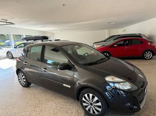 Renault Clio 1.2 lågmil välvårårdad 12700mil