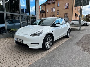 Tesla Model Y Long Range AWD / Moms