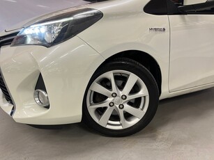 Toyota Yaris Hybrid e-CVT Executive Pano Halvskinn Ny servad