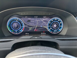 Volkswagen Passat Sportscombi GTE Euro 6 / Cockpit / 18