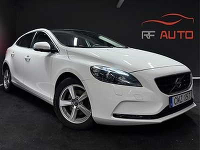 Volvo V40 T2 Momentum P-Värmare Panoramatak 120hk