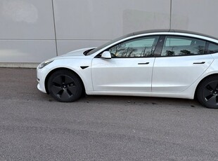 Tesla Model 3 Long Range AWD 440 HK Dragkrok Pano