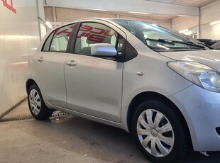 Toyota Yaris 1.3. AUTOMAT, LÅGMIL (7800 MIL)......