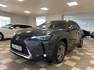 Lexus UX 300e 204hk B-Kamera CarPlay Alcantara