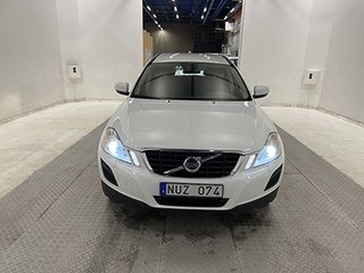 Volvo XC60 D4 AWD Momentum Värm Skinn Sensorer Välserv 1Bruk