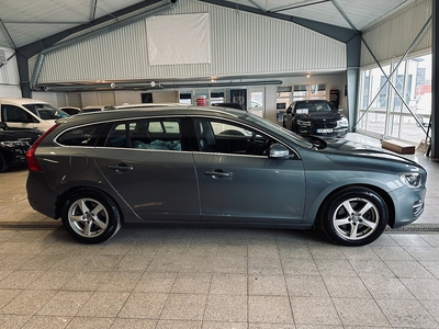 Volvo V60 D4 Automat Summum 190hk Navi Taklucka Värmare