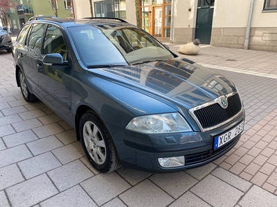 Skoda Octavia Kombi 1.6 MPI Ny-bes.Drag,Låga mil.