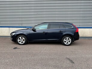 Volvo V60 D4 AWD Geartronic Momentum S+V DÄCK NY BESS Euro 6