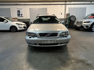 Volvo V40 2.0T Ny Besiktigad Ny Servad Dragkrok 163hk