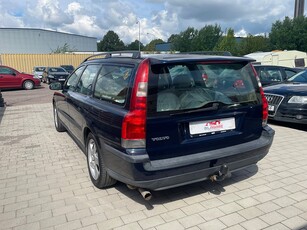 Volvo V70 2.4 T 200hk | NYSERVAD NYBESIKTAD Drag M-värmare