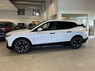 BMW iX xDrive50 Luftfjärding Panorama Navi Drag hk Head-Up