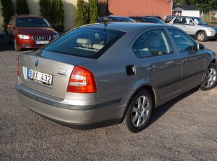 Skoda Octavia 1.6 FSI 10100mil