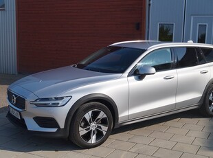 Volvo V60 Cross Country B4 AWD Momentum kamera Drag VOC