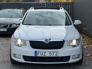 Skoda Superb Kombi 2.0 TDI Elegance D-Värme Drag Pano Skinn