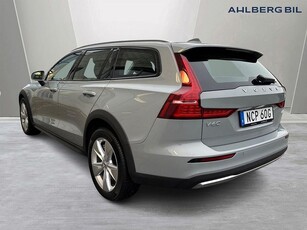 Volvo V60 Cross Country B4 AWD Diesel Core, Klimatpaket, Dragkrok Halvautomatisk, Parker