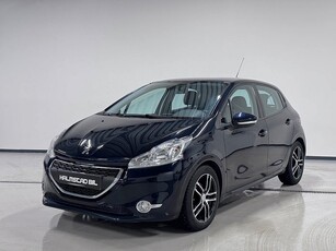 Peugeot 208 1.2 VTi 82hk Ekonomisk Smidig och Välvårdad