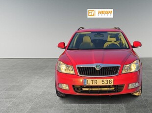 Skoda Octavia Kombi 1.8 Aut Elegance Drag Bkamera Ledramp