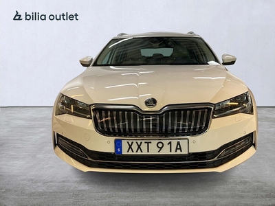 Skoda Superb iV 1.4 Plug-in Hybrid L&K 218hk Cockpit P-värm