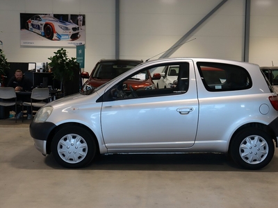 Toyota Yaris 1.0 VVT-i 68HK Motorvärmare/2 Brukare sen ny!