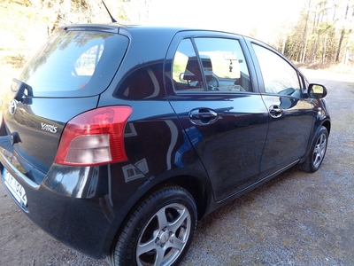 Toyota Yaris 5D 1.3 AC KYLER BRA/NYBES/NYSERV/ÅRSSK 1.020:-/FINANS/INBYTE